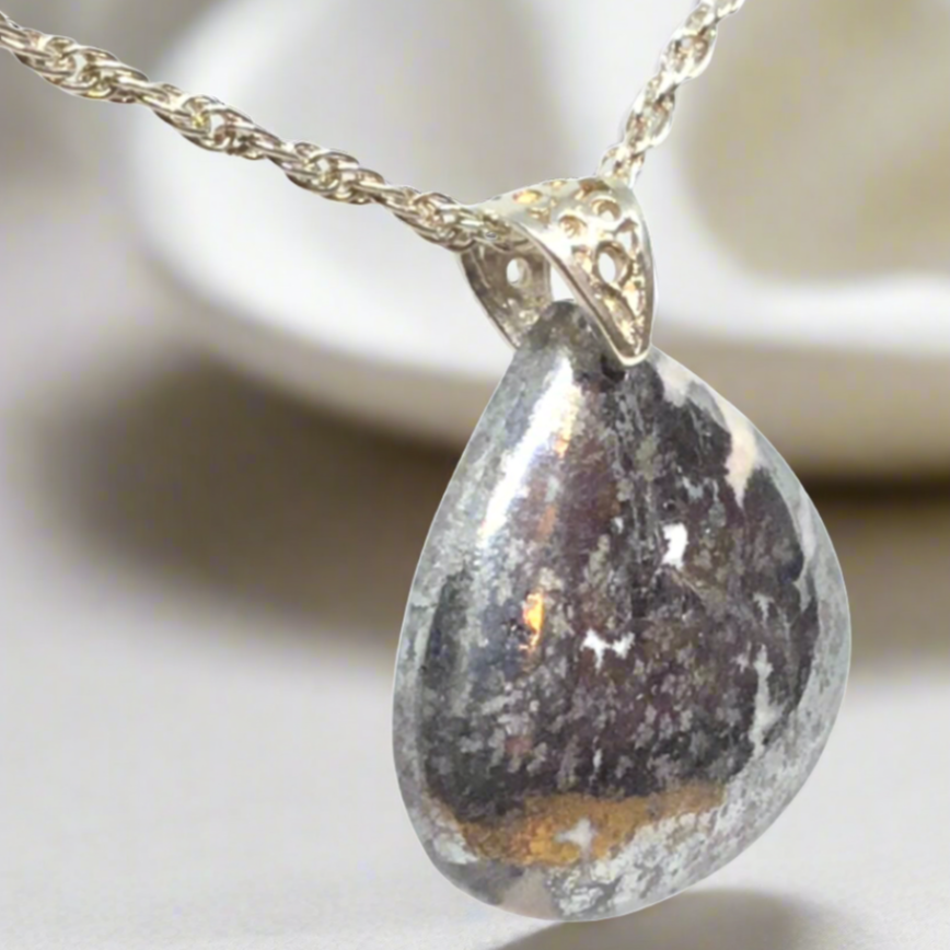 silver-ore-stone-pendant-arlana