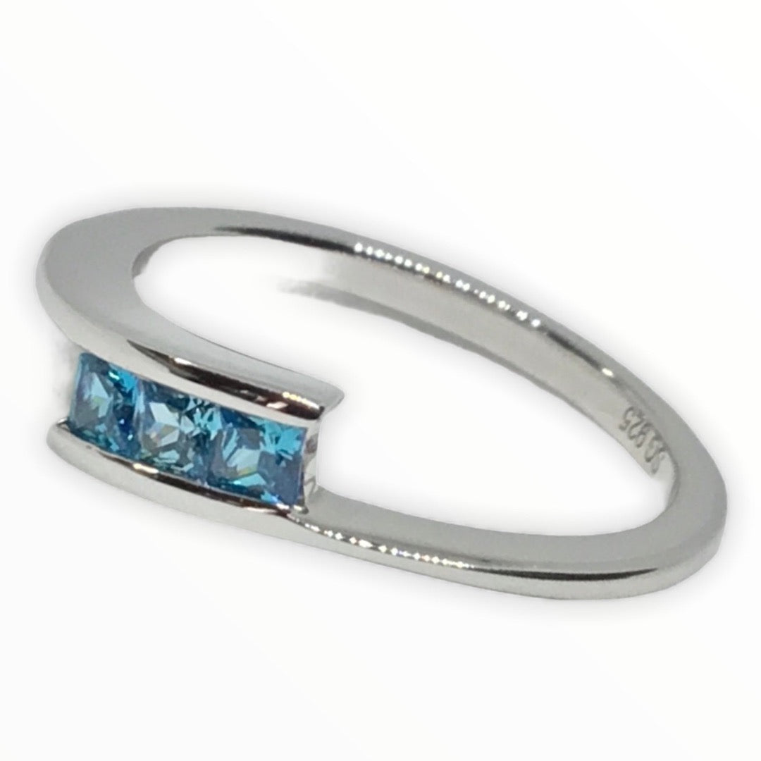 blue-topaz-minimalist-ring-sterling-silver