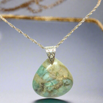 Load image into Gallery viewer, emerald-gemstone-pendant-canada-arlana-exquisite-styles
